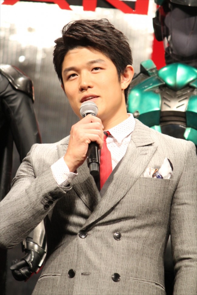 『ガッチャマン』舞台挨拶に登壇した鈴木亮平