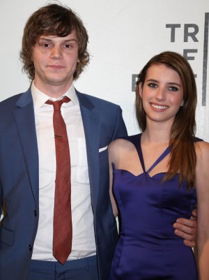 エマはキレやすい？　今度はホテルの一室で彼氏とケンカ　 