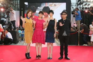（左から）戸田恵梨香、多部未華子、真木よう子、廣木監督、UULAドラマ『I LOVE YOU』イベントに登場