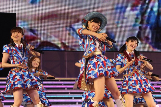 篠田麻里子、地元・福岡で涙の卒業セレモニー AKB48・5大ドームツアー福岡公演の模様