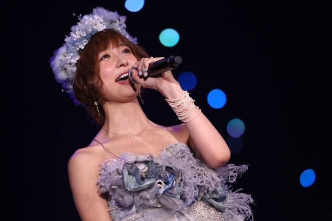 篠田麻里子、地元・福岡で涙の卒業セレモニー AKB48・5大ドームツアー福岡公演の模様