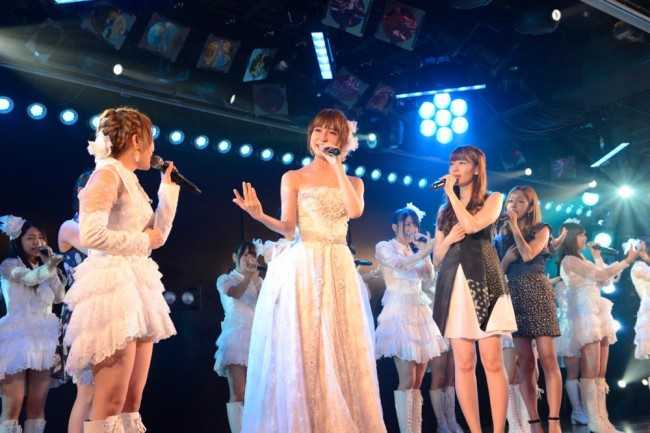 篠田麻里子がAKB48を卒業　最後の劇場公演の模様
