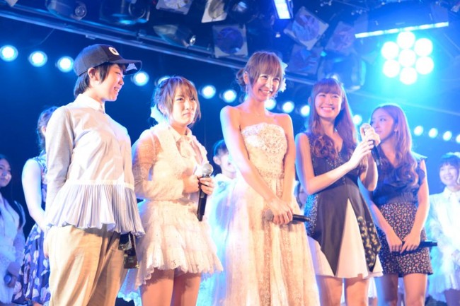 篠田麻里子がAKB48を卒業　最後の劇場公演の模様