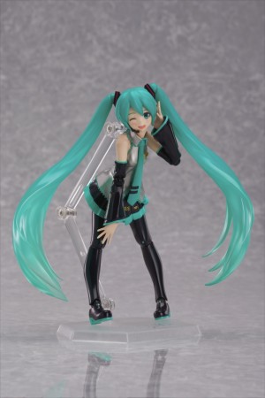 よりリアルなポーズの再現が可能な『figma 初音ミク 2.0』