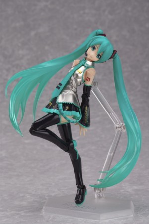 よりリアルなポーズの再現が可能な『figma 初音ミク 2.0』