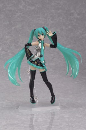よりリアルなポーズの再現が可能な『figma 初音ミク 2.0』