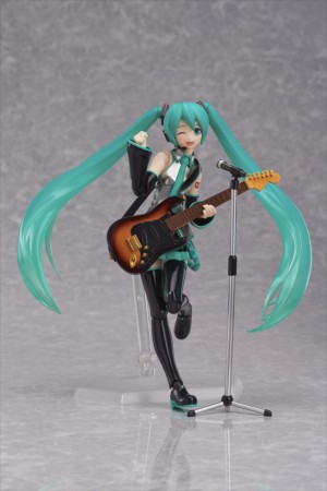 よりリアルなポーズの再現が可能な『figma 初音ミク 2.0』