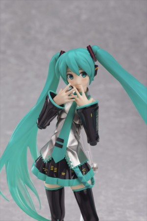 よりリアルなポーズの再現が可能な『figma 初音ミク 2.0』
