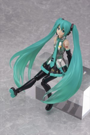 よりリアルなポーズの再現が可能な『figma 初音ミク 2.0』