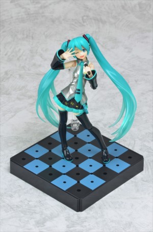「特製di：stage ベースユニット(格子柄)」付き『figma 初音ミク 2.0』