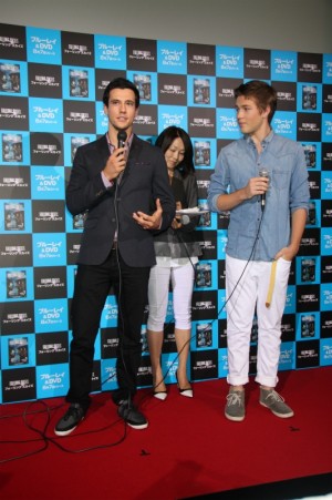 海外ドラマ『フォーリング スカイズ』で来日した、ドリュー・ロイ（左）、コナー・ジェサップ（右）