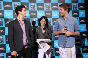 海外ドラマ『フォーリング スカイズ』で来日した、ドリュー・ロイ（左）、コナー・ジェサップ（右）