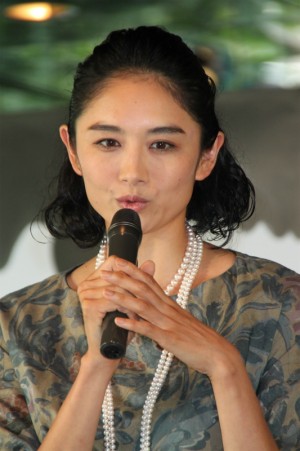 舞台『iSAMU』制作発表に出席した、小島聖