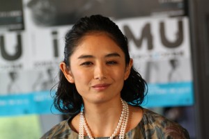 舞台『iSAMU』制作発表に出席した、小島聖