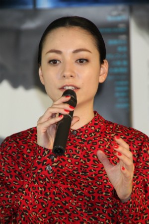 舞台『iSAMU』制作発表に出席した、美波