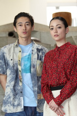 舞台『iSAMU』制作発表に出席した、窪塚洋介、美波