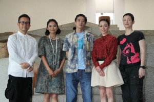 舞台『iSAMU』制作発表、（左から）宮本亜門、小島聖、窪塚洋介、美波、ジュリー・ドレフュス