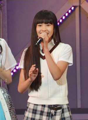 「TOKYO IDOL FESTIVAL 2013」に出演したアイドリング!!!と留学生のさくら学院・田口華