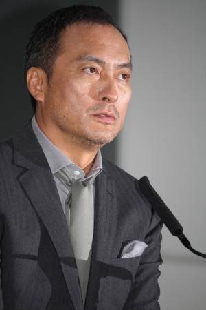 『許されざる者』完成報告記者会見に登場した渡辺謙