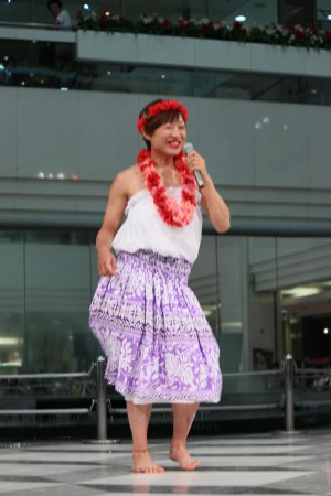 南海キャンディーズの山崎静代こと、しずちゃんが7年ぶりにフラダンスを披露