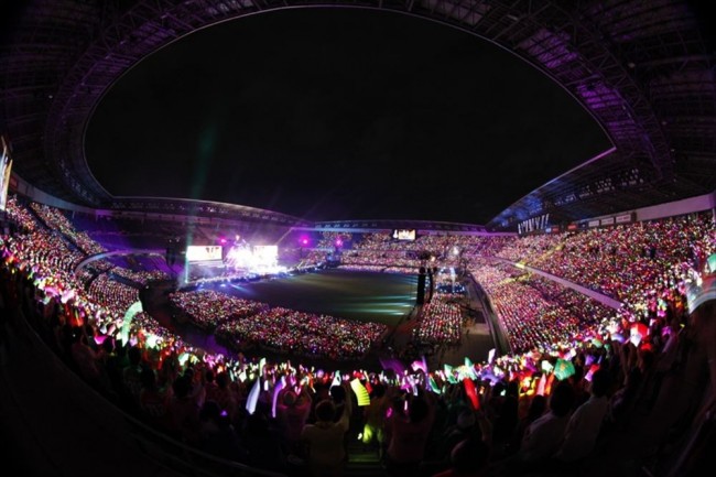 横浜日産スタジアムライブで6万人を集めたももいろクローバーZ