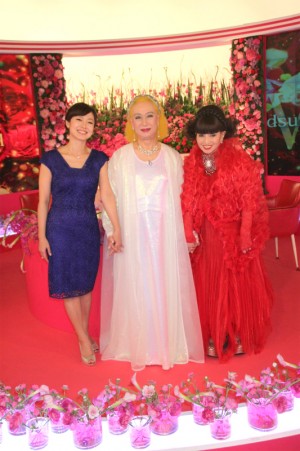 左から、有働由美子アナ、美輪明宏、黒柳徹子