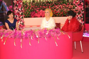 左から、有働由美子アナ、美輪明宏、黒柳徹子