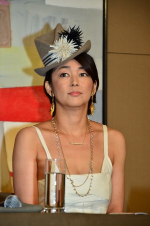 『ハダカの美奈子』製作発表記者会見に登場した中島知子