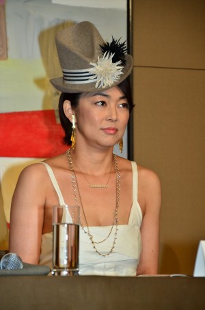 『ハダカの美奈子』製作発表記者会見に登場した中島知子