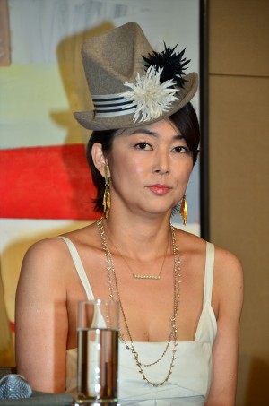 『ハダカの美奈子』製作発表記者会見に登場した中島知子