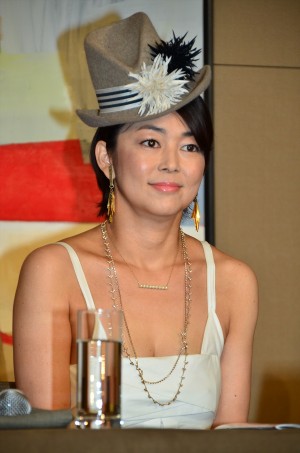 『ハダカの美奈子』製作発表記者会見に登場した中島知子