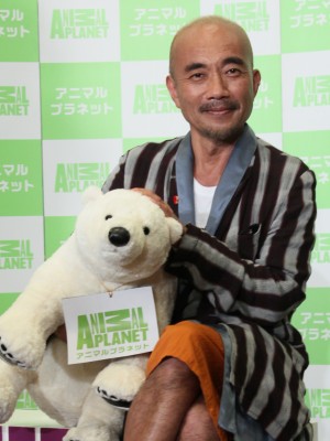 『ノース・アメリカ』のナレーションを担当した竹中直人