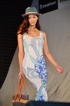 「aーnation＆GirlsAward island collection」に出演した菜々緒