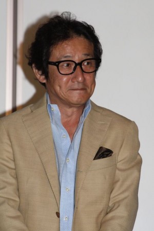  『謝罪の王様』豪華完成披露謝罪会見に出席した水田伸生監督