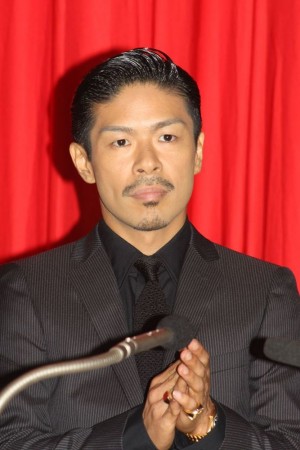  『謝罪の王様』豪華完成披露謝罪会見に出席した松本利夫（EXILE・MATSU）