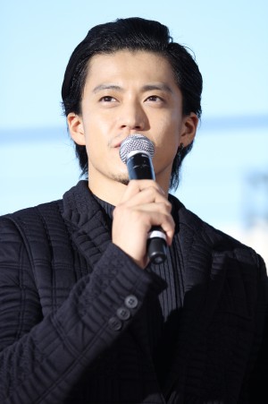 小栗旬、『キャプテンハーロック』レッドカーペットイベント