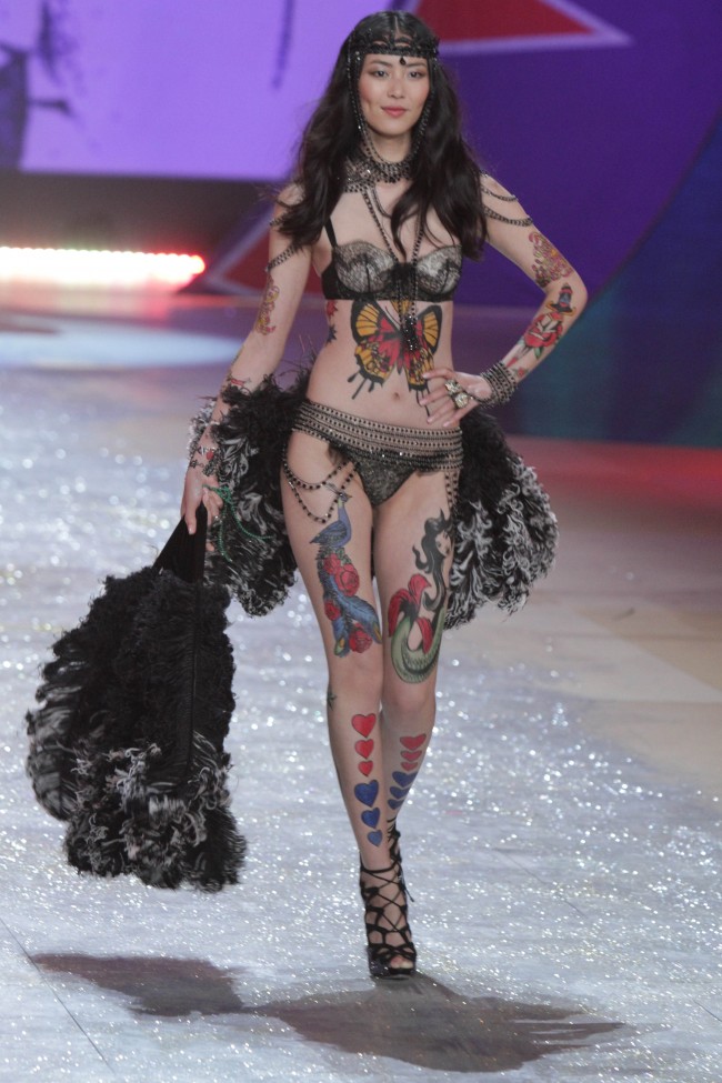 Victoria's Secret Fashion Show 2012　LIU WEN