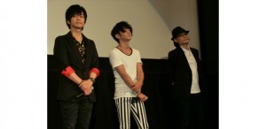 左から遊佐、津田、ヤマサキ監督