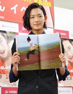 1st写真集「Ryusei」の発売記念イベントを行った竜星涼