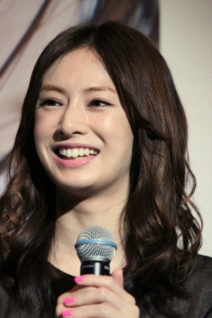 北川景子、写真集『27』発売記念の握手会にて