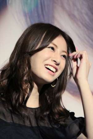 北川景子、写真集『27』発売記念の握手会にて