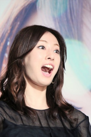 北川景子、写真集『27』発売記念の握手会にて