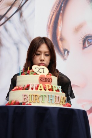 北川景子、写真集『27』発売記念の握手会にて