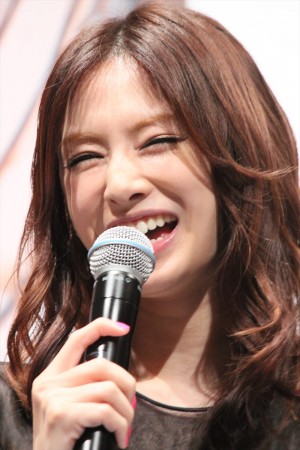 北川景子、写真集『27』発売記念の握手会にて