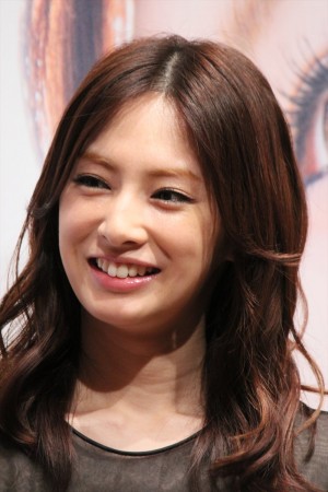 北川景子、写真集『27』発売記念の握手会にて