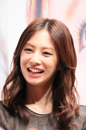 北川景子、写真集『27』発売記念の握手会にて