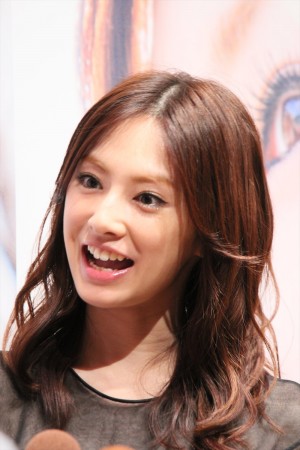 北川景子、写真集『27』発売記念の握手会にて