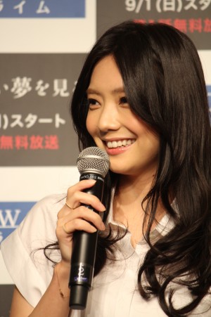 倉科カナ、『鍵のない夢を見る』記者会見にて