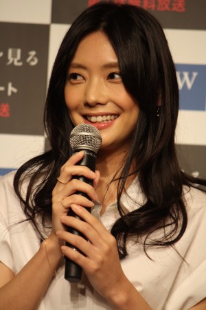 倉科カナ、『鍵のない夢を見る』記者会見にて