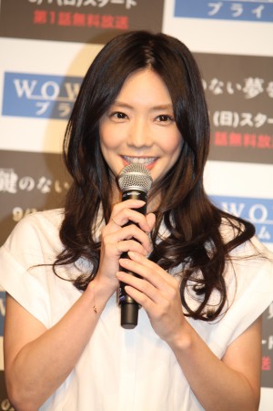 倉科カナ、『鍵のない夢を見る』記者会見にて